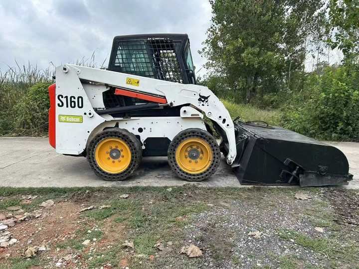 USED BOBCAT S160 Skid-steer Loader with Very Good Performance Is for Sale at a Low Price. - Φορτωτής πλάγιας ολίσθησης: φωτογραφία 3 USED BOBCAT S160 Skid-steer Loader with Very Good Performance Is for Sale at a Low Price. - Φορτωτής πλάγιας ολίσθησης: φωτογραφία 3