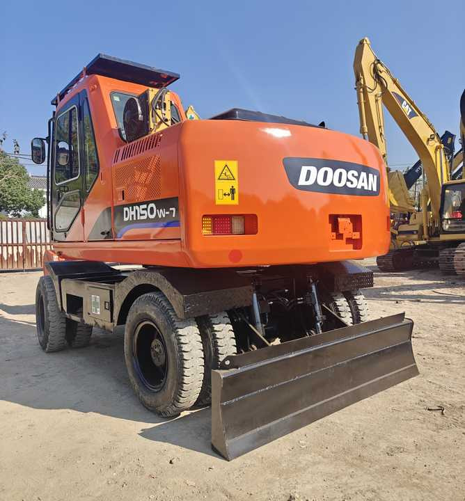 Used Doosan DH150W-7 Model Wheel Excavator Second Hand Machine Popular Brand Korean Doosan Hydraulic Machinery - Τροχοφόρος εκσκαφέας: φωτογραφία 3 Used Doosan DH150W-7 Model Wheel Excavator Second Hand Machine Popular Brand Korean Doosan Hydraulic Machinery - Τροχοφόρος εκσκαφέας: φωτογραφία 3