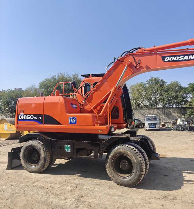 Used Doosan DH150W-7 Model Wheel Excavator Second Hand Machine Popular Brand Korean Doosan Hydraulic Machinery - Τροχοφόρος εκσκαφέας: φωτογραφία 2 Used Doosan DH150W-7 Model Wheel Excavator Second Hand Machine Popular Brand Korean Doosan Hydraulic Machinery - Τροχοφόρος εκσκαφέας: φωτογραφία 2
