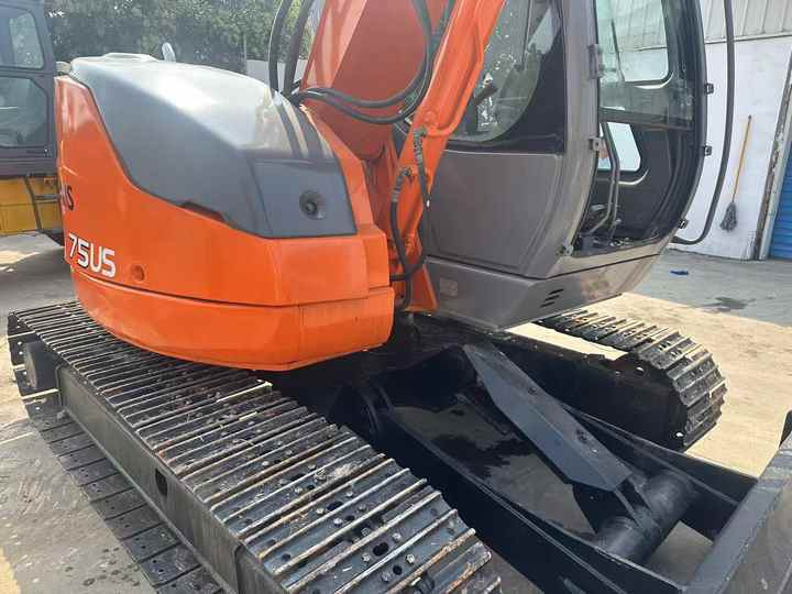 Used HITACHI ZX-75 - Ερπυστριοφόρος εκσκαφέας: φωτογραφία 4 Used HITACHI ZX-75 - Ερπυστριοφόρος εκσκαφέας: φωτογραφία 4