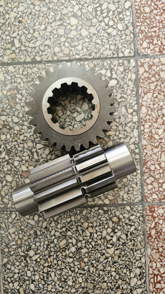 Wał koło zębate mostu kombajn Deutz Fahr 0.900.7773.7 0.900.1549.3 - Ανταλλακτικό για Γεωργικά μηχανήματα: φωτογραφία 1 Wał koło zębate mostu kombajn Deutz Fahr 0.900.7773.7 0.900.1549.3 - Ανταλλακτικό για Γεωργικά μηχανήματα: φωτογραφία 1