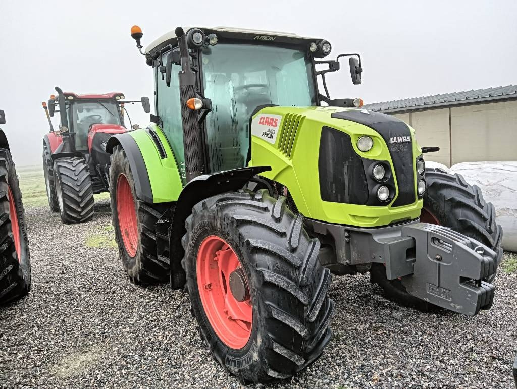 Claas Arion 440 - Τρακτέρ: φωτογραφία 1 Claas Arion 440 - Τρακτέρ: φωτογραφία 1