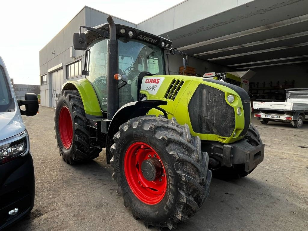 Claas Arion 650 - Τρακτέρ: φωτογραφία 1 Claas Arion 650 - Τρακτέρ: φωτογραφία 1