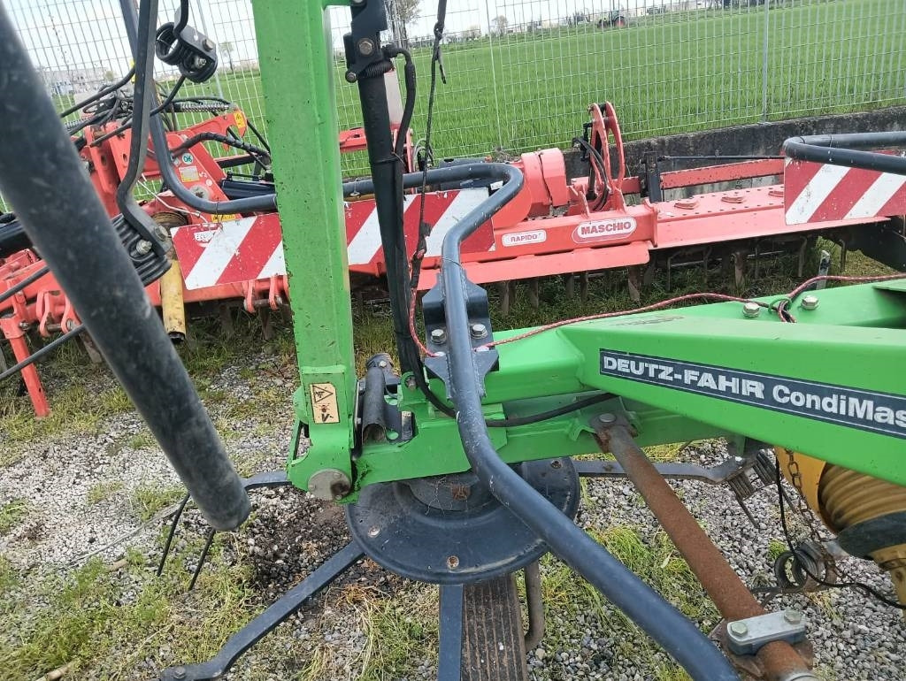 Deutz-fahr 5521 - Μηχάνημα περιτύλιξης: φωτογραφία 5 Deutz-fahr 5521 - Μηχάνημα περιτύλιξης: φωτογραφία 5