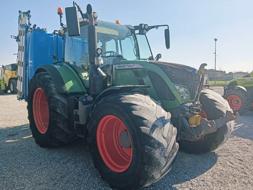 Fendt 724 Profi Plus - Τρακτέρ: φωτογραφία 1 Fendt 724 Profi Plus - Τρακτέρ: φωτογραφία 1