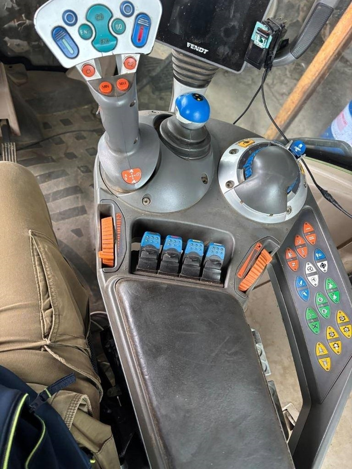 Fendt 927 Vario Profi - Τρακτέρ: φωτογραφία 5 Fendt 927 Vario Profi - Τρακτέρ: φωτογραφία 5