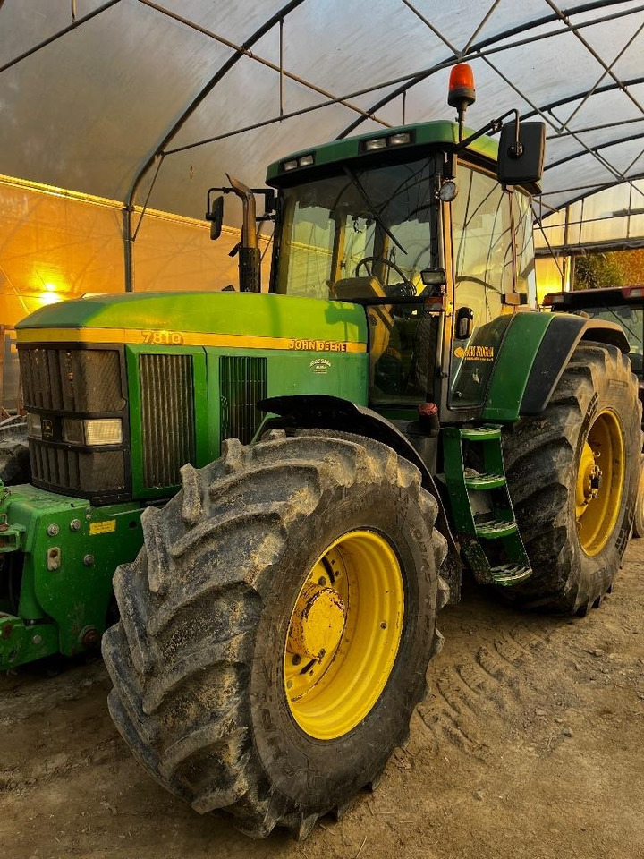 John Deere 7810 - Τρακτέρ: φωτογραφία 1 John Deere 7810 - Τρακτέρ: φωτογραφία 1