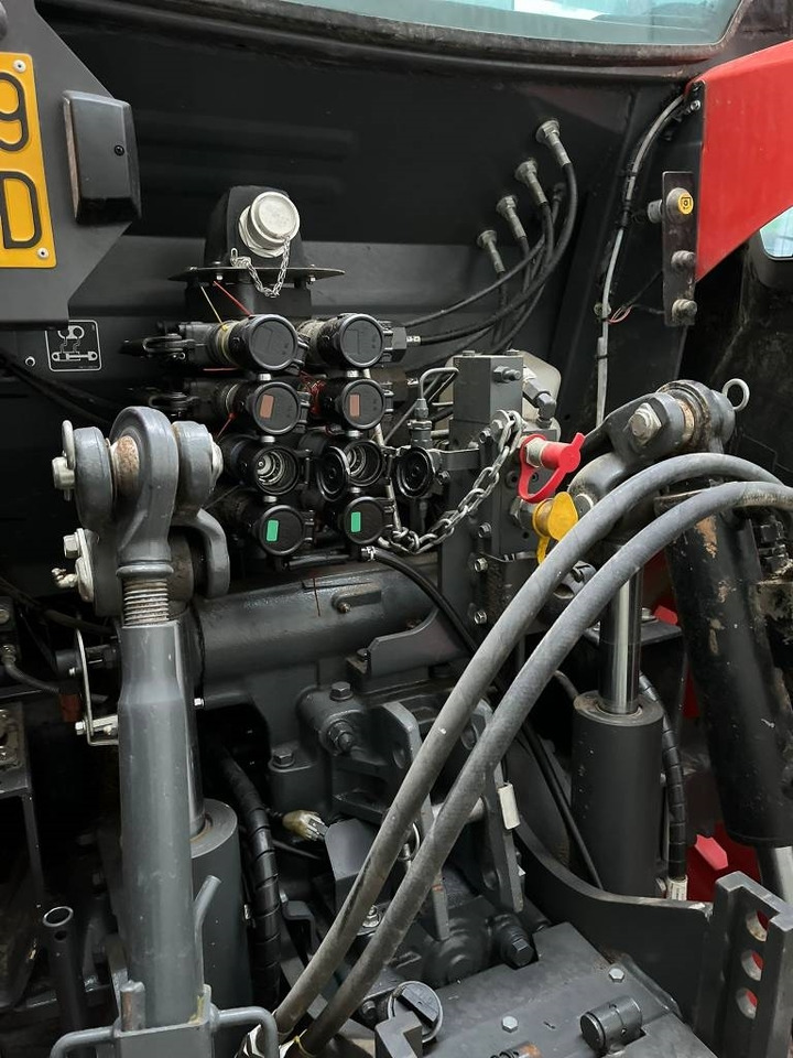 Kubota M 6-141 - Τρακτέρ: φωτογραφία 3 Kubota M 6-141 - Τρακτέρ: φωτογραφία 3