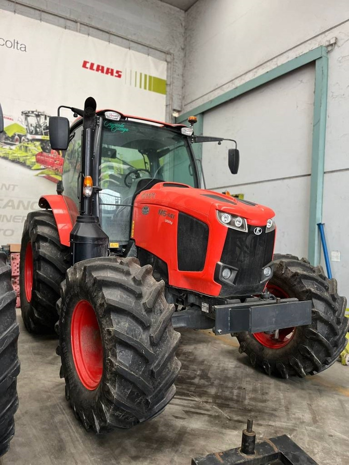 Kubota M 6-141 - Τρακτέρ: φωτογραφία 1 Kubota M 6-141 - Τρακτέρ: φωτογραφία 1