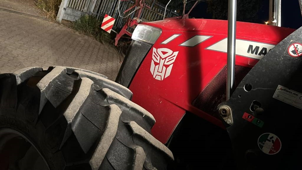 Massey Ferguson 5710 - Τρακτέρ: φωτογραφία 3 Massey Ferguson 5710 - Τρακτέρ: φωτογραφία 3