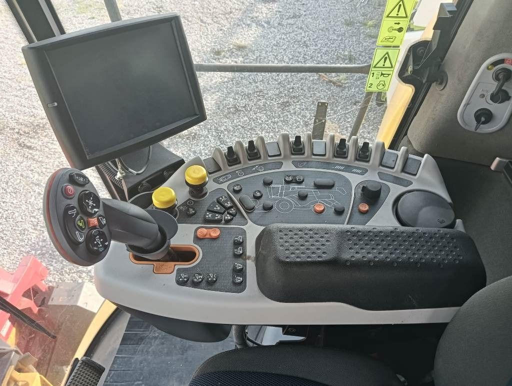 New Holland CR 7.90 - Θεριζοαλωνιστική μηχανή: φωτογραφία 3 New Holland CR 7.90 - Θεριζοαλωνιστική μηχανή: φωτογραφία 3