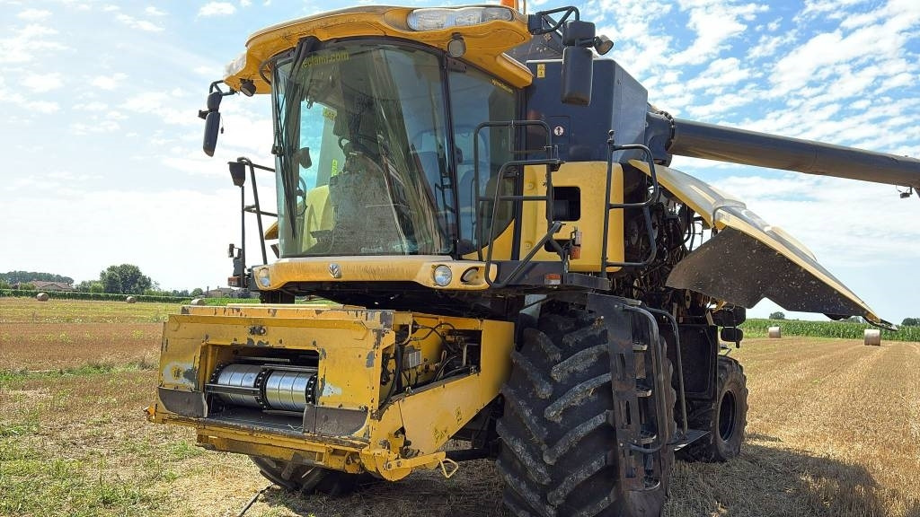 New Holland CR 960 - Θεριζοαλωνιστική μηχανή: φωτογραφία 2 New Holland CR 960 - Θεριζοαλωνιστική μηχανή: φωτογραφία 2