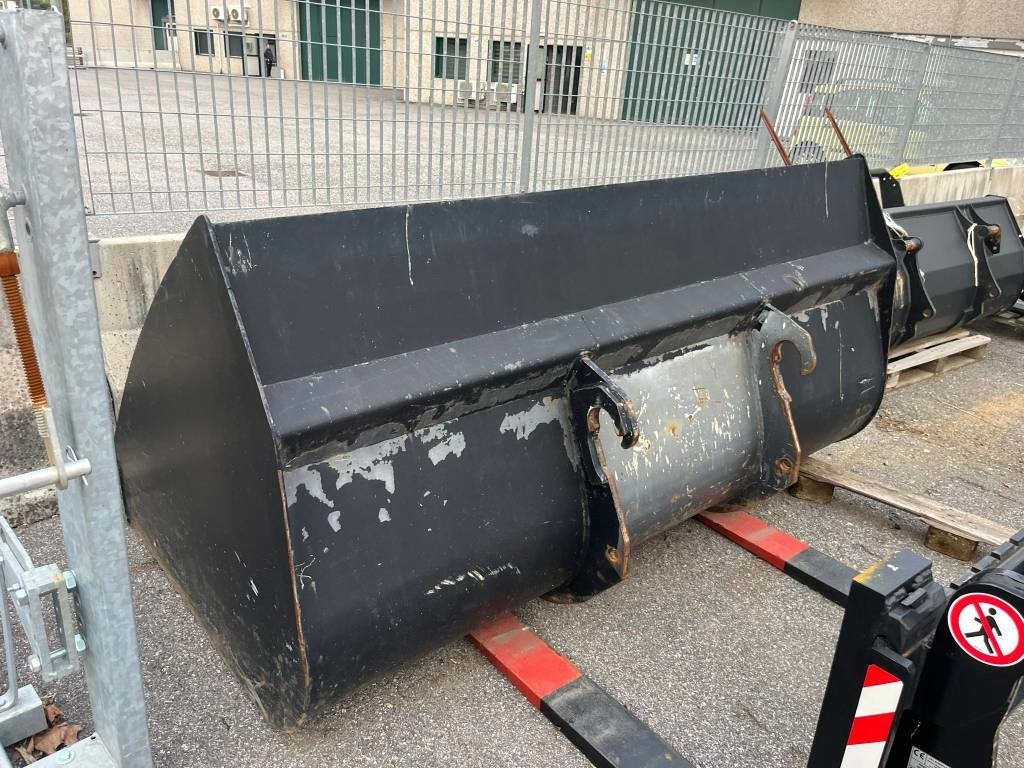 New Holland LM 430 - Τηλεσκοπικός φορτωτής: φωτογραφία 5 New Holland LM 430 - Τηλεσκοπικός φορτωτής: φωτογραφία 5