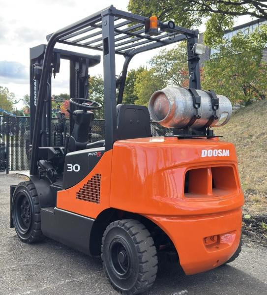 Doosan Chariot élévateur 3t gaz DOOSAN fenwick - Υγραεριοκίνητο περονοφόρο: φωτογραφία 2 Doosan Chariot élévateur 3t gaz DOOSAN fenwick - Υγραεριοκίνητο περονοφόρο: φωτογραφία 2