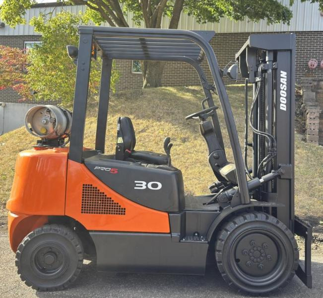 Doosan Chariot élévateur 3t gaz DOOSAN fenwick - Υγραεριοκίνητο περονοφόρο: φωτογραφία 4 Doosan Chariot élévateur 3t gaz DOOSAN fenwick - Υγραεριοκίνητο περονοφόρο: φωτογραφία 4