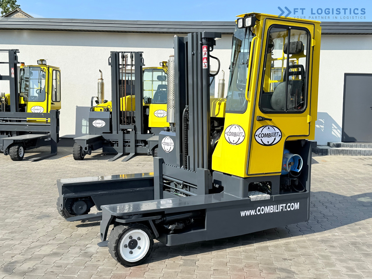 COMBILIFT C3000 / GAS / TRIPLEX - 4900MM / ONLY 1537 HOURS / FORK POSITIONER / CABIN / LIKE NEW - 4-κίνητα ανυψωτικό στενών δρόμων: φωτογραφία 2 COMBILIFT C3000 / GAS / TRIPLEX - 4900MM / ONLY 1537 HOURS / FORK POSITIONER / CABIN / LIKE NEW - 4-κίνητα ανυψωτικό στενών δρόμων: φωτογραφία 2