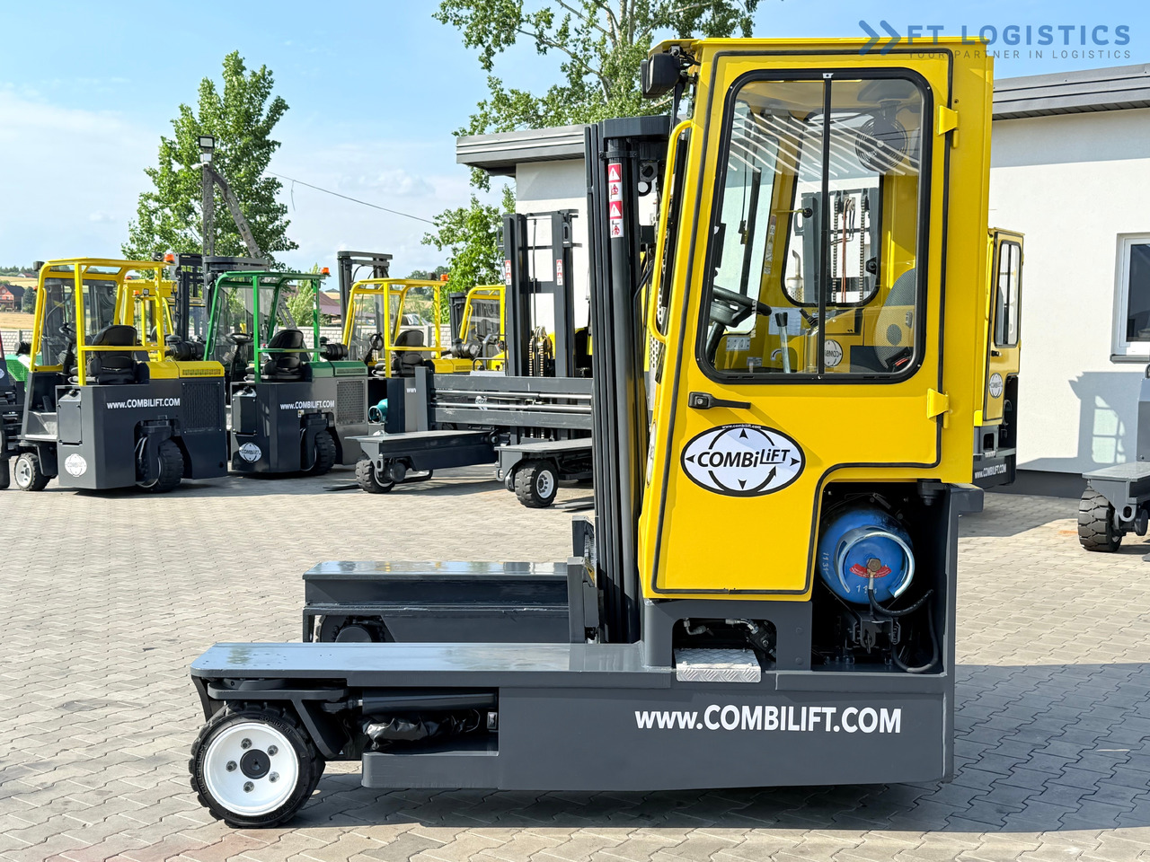 COMBILIFT C3000 / GAS / TRIPLEX - 4900MM / ONLY 1537 HOURS / FORK POSITIONER / CABIN / LIKE NEW - 4-κίνητα ανυψωτικό στενών δρόμων: φωτογραφία 3 COMBILIFT C3000 / GAS / TRIPLEX - 4900MM / ONLY 1537 HOURS / FORK POSITIONER / CABIN / LIKE NEW - 4-κίνητα ανυψωτικό στενών δρόμων: φωτογραφία 3