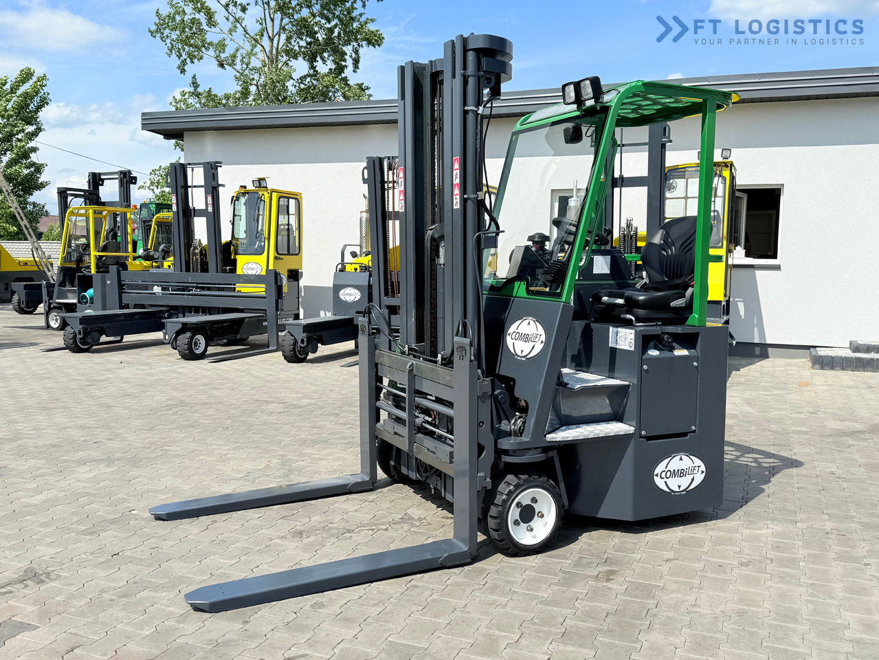 COMBILIFT CB2500 / DIESEL / EXTENDABLE FORKS / TRIPLEX / 5500MM / FREE LIFT / SIDE SHIFT / FORK POSITIONER / LIKE NEW - 4-κίνητα ανυψωτικό στενών δρόμων: φωτογραφία 3 COMBILIFT CB2500 / DIESEL / EXTENDABLE FORKS / TRIPLEX / 5500MM / FREE LIFT / SIDE SHIFT / FORK POSITIONER / LIKE NEW - 4-κίνητα ανυψωτικό στενών δρόμων: φωτογραφία 3