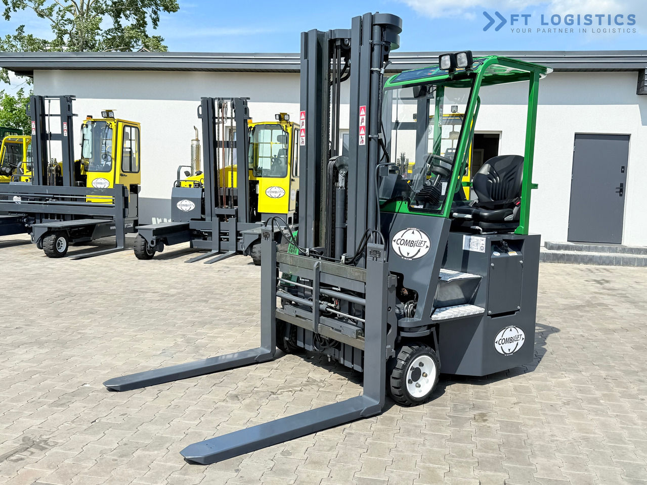 COMBILIFT CB2500 / DIESEL / EXTENDABLE FORKS / TRIPLEX / 5500MM / FREE LIFT / SIDE SHIFT / FORK POSITIONER / LIKE NEW - 4-κίνητα ανυψωτικό στενών δρόμων: φωτογραφία 1 COMBILIFT CB2500 / DIESEL / EXTENDABLE FORKS / TRIPLEX / 5500MM / FREE LIFT / SIDE SHIFT / FORK POSITIONER / LIKE NEW - 4-κίνητα ανυψωτικό στενών δρόμων: φωτογραφία 1