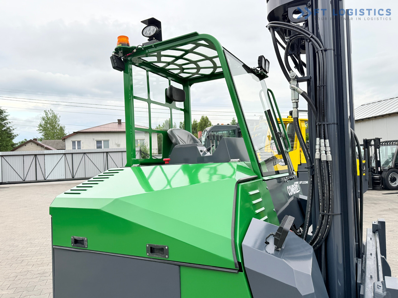 COMBILIFT Combilift CBE4000 / TRIPLEX 5200MM / ELECTRIC / FREE LIFT / FORK POSITIONER / SIDESHIFT / LIKE NEW - 4-κίνητα ανυψωτικό στενών δρόμων: φωτογραφία 4 COMBILIFT Combilift CBE4000 / TRIPLEX 5200MM / ELECTRIC / FREE LIFT / FORK POSITIONER / SIDESHIFT / LIKE NEW - 4-κίνητα ανυψωτικό στενών δρόμων: φωτογραφία 4
