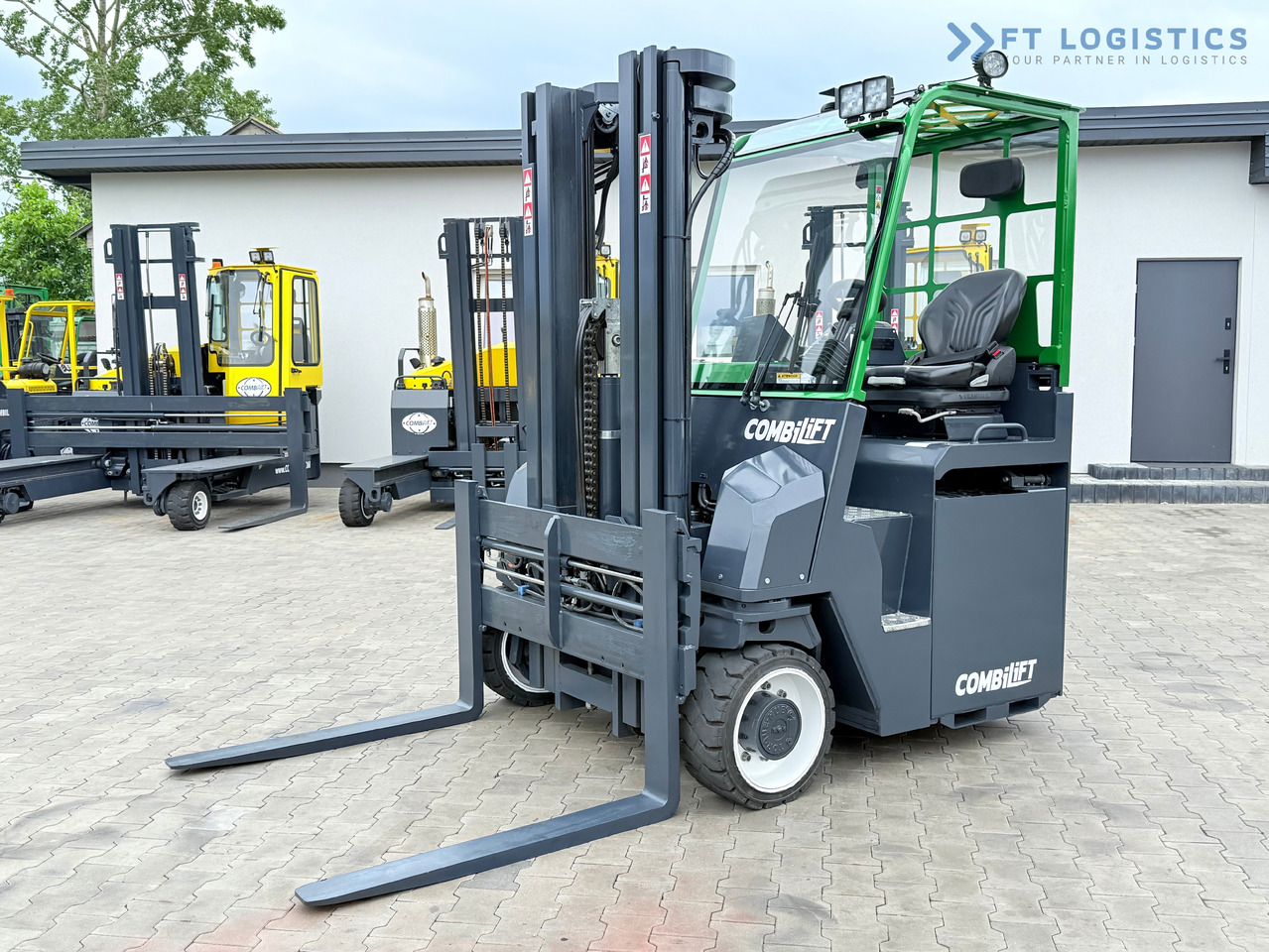 COMBILIFT Combilift CBE4000 / TRIPLEX 5200MM / ELECTRIC / FREE LIFT / FORK POSITIONER / SIDESHIFT / LIKE NEW - 4-κίνητα ανυψωτικό στενών δρόμων: φωτογραφία 1 COMBILIFT Combilift CBE4000 / TRIPLEX 5200MM / ELECTRIC / FREE LIFT / FORK POSITIONER / SIDESHIFT / LIKE NEW - 4-κίνητα ανυψωτικό στενών δρόμων: φωτογραφία 1