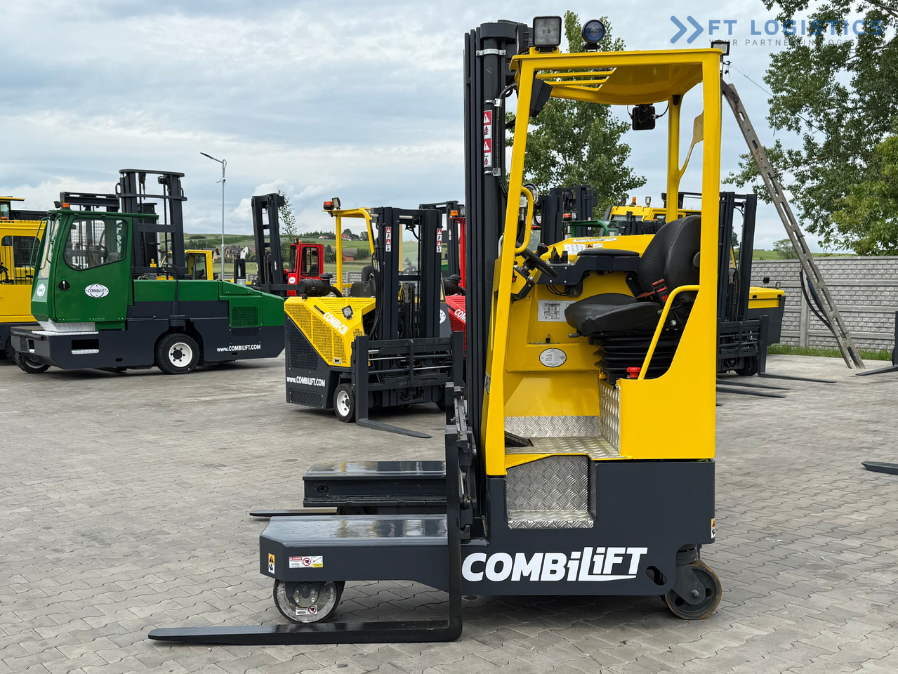 COMBILIFT MR / ELECTRIC / TRIPLEX – 6000MM / FULL FREE LIFT / WIDE POSITIONER / FORK SIDESHIFT / ONLY 1400 HOURS / LIKE NEW - 4-κίνητα ανυψωτικό στενών δρόμων: φωτογραφία 2 COMBILIFT MR / ELECTRIC / TRIPLEX – 6000MM / FULL FREE LIFT / WIDE POSITIONER / FORK SIDESHIFT / ONLY 1400 HOURS / LIKE NEW - 4-κίνητα ανυψωτικό στενών δρόμων: φωτογραφία 2