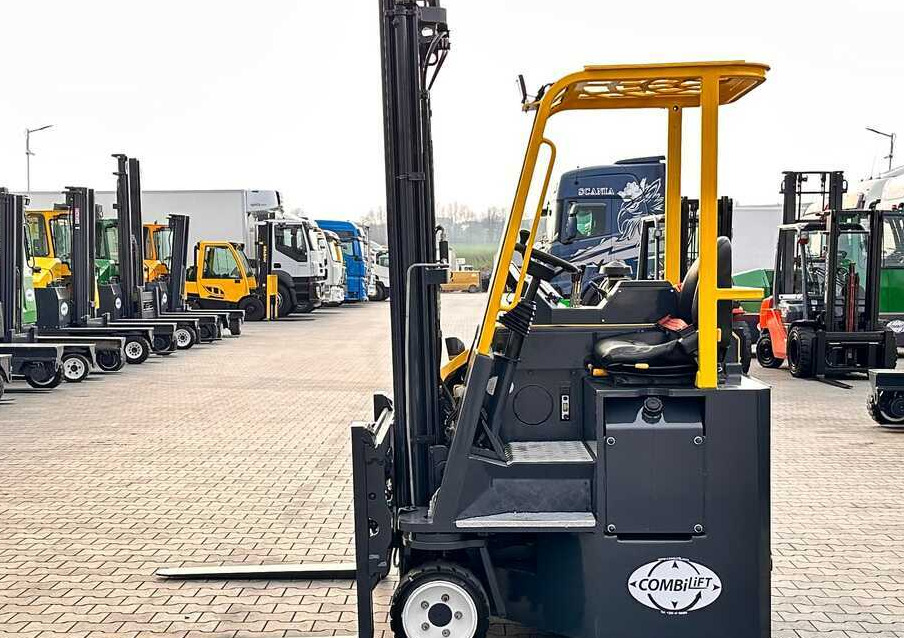 Combilift C2500CB / DUPLEX / 4100MM / DIESEL / FREE LIFT / FORK POSITIONER / SIDE SHIFT / LIKE NEW - 4-κίνητα ανυψωτικό στενών δρόμων: φωτογραφία 3 Combilift C2500CB / DUPLEX / 4100MM / DIESEL / FREE LIFT / FORK POSITIONER / SIDE SHIFT / LIKE NEW - 4-κίνητα ανυψωτικό στενών δρόμων: φωτογραφία 3
