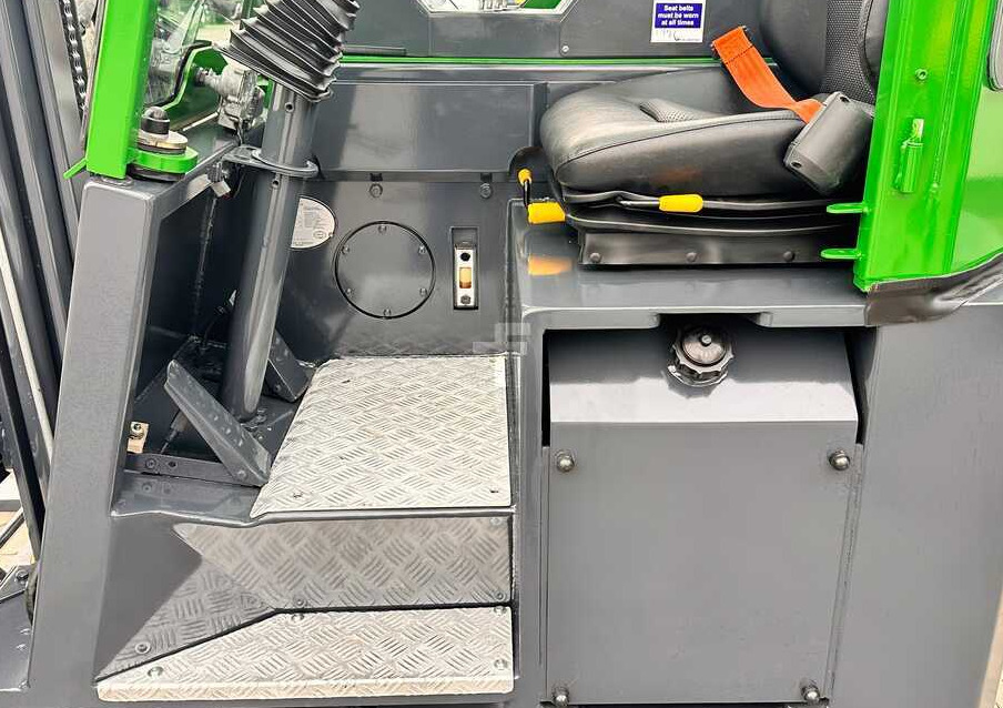 Combilift C2500CB / TRIPLEX / DIESEL / 4900MM / FREE LIFT / POSITIONER 1720MM / LIKE NEW - 4-κίνητα ανυψωτικό στενών δρόμων: φωτογραφία 3 Combilift C2500CB / TRIPLEX / DIESEL / 4900MM / FREE LIFT / POSITIONER 1720MM / LIKE NEW - 4-κίνητα ανυψωτικό στενών δρόμων: φωτογραφία 3