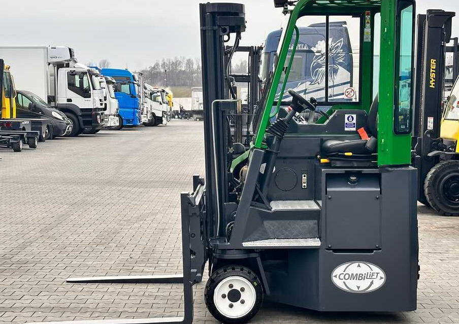 Combilift C2500CB / TRIPLEX / DIESEL / 4900MM / FREE LIFT / POSITIONER 1720MM / LIKE NEW - 4-κίνητα ανυψωτικό στενών δρόμων: φωτογραφία 2 Combilift C2500CB / TRIPLEX / DIESEL / 4900MM / FREE LIFT / POSITIONER 1720MM / LIKE NEW - 4-κίνητα ανυψωτικό στενών δρόμων: φωτογραφία 2