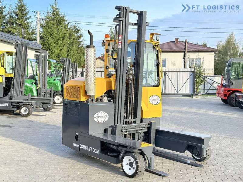 Combilift C3000 / GAS / DUPLEX 4500MM / ONLY 3096 HOURS / FORK SIDE SHIFT / FULL CABIN / EXCELLENT CONDITION / Wide range of four-way and - 4-κίνητα ανυψωτικό στενών δρόμων: φωτογραφία 5 Combilift C3000 / GAS / DUPLEX 4500MM / ONLY 3096 HOURS / FORK SIDE SHIFT / FULL CABIN / EXCELLENT CONDITION / Wide range of four-way and - 4-κίνητα ανυψωτικό στενών δρόμων: φωτογραφία 5
