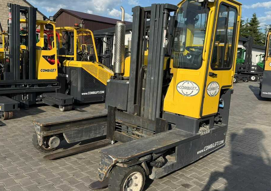 Combilift C3000 / ONLY 1510 HOURS / GAS / TRIPLEX 4900 / LIKE NEW - 4-κίνητα ανυψωτικό στενών δρόμων: φωτογραφία 1 Combilift C3000 / ONLY 1510 HOURS / GAS / TRIPLEX 4900 / LIKE NEW - 4-κίνητα ανυψωτικό στενών δρόμων: φωτογραφία 1