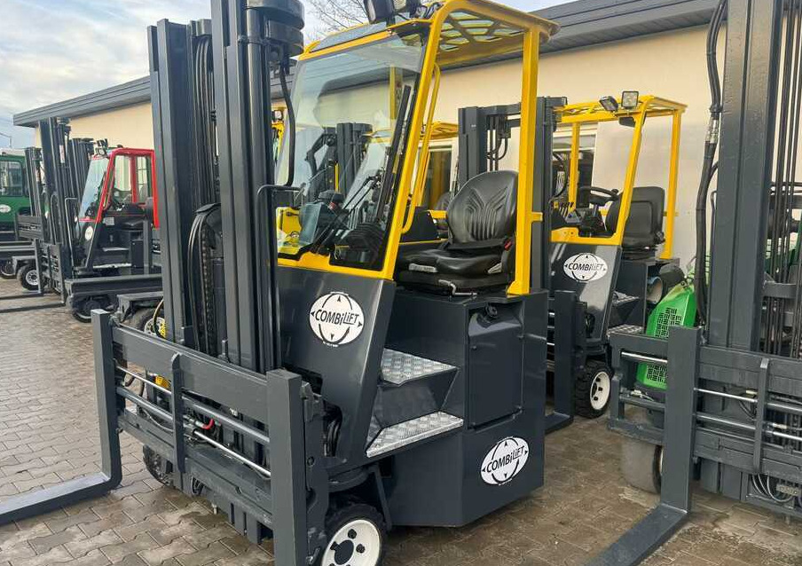 Combilift C3000CB -DIESEL- Only 6117 hours - 4-κίνητα ανυψωτικό στενών δρόμων: φωτογραφία 1 Combilift C3000CB -DIESEL- Only 6117 hours - 4-κίνητα ανυψωτικό στενών δρόμων: φωτογραφία 1