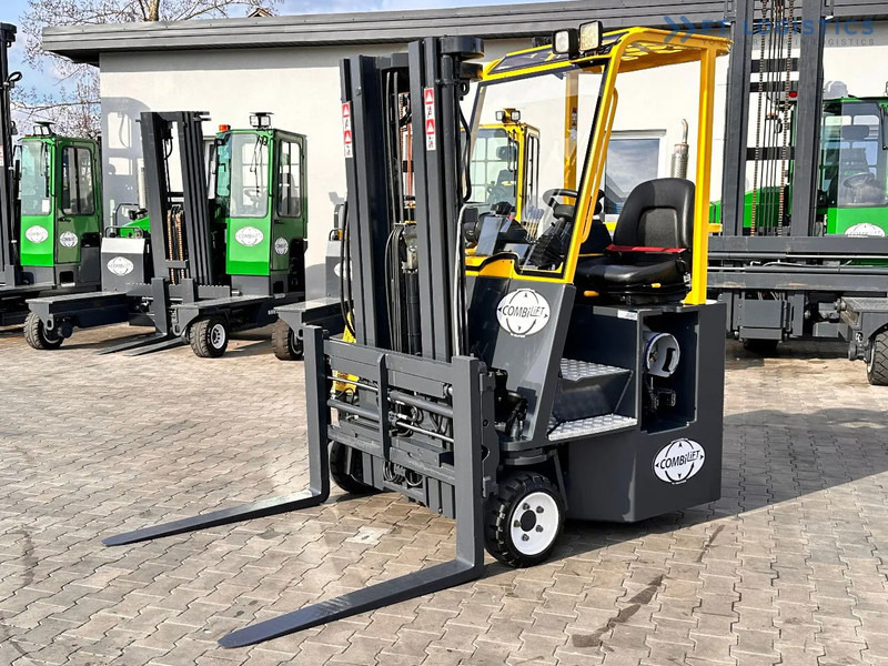 Combilift C3000CB / LPG / TRIPLEX / 4900MM / FREE LIFT / POSITIONER / LIKE NEW C3000CB / LPG / TRIPLEX / 4900MM / FREE LIFT / POSITIONER / - 4-κίνητα ανυψωτικό στενών δρόμων: φωτογραφία 2 Combilift C3000CB / LPG / TRIPLEX / 4900MM / FREE LIFT / POSITIONER / LIKE NEW C3000CB / LPG / TRIPLEX / 4900MM / FREE LIFT / POSITIONER / - 4-κίνητα ανυψωτικό στενών δρόμων: φωτογραφία 2