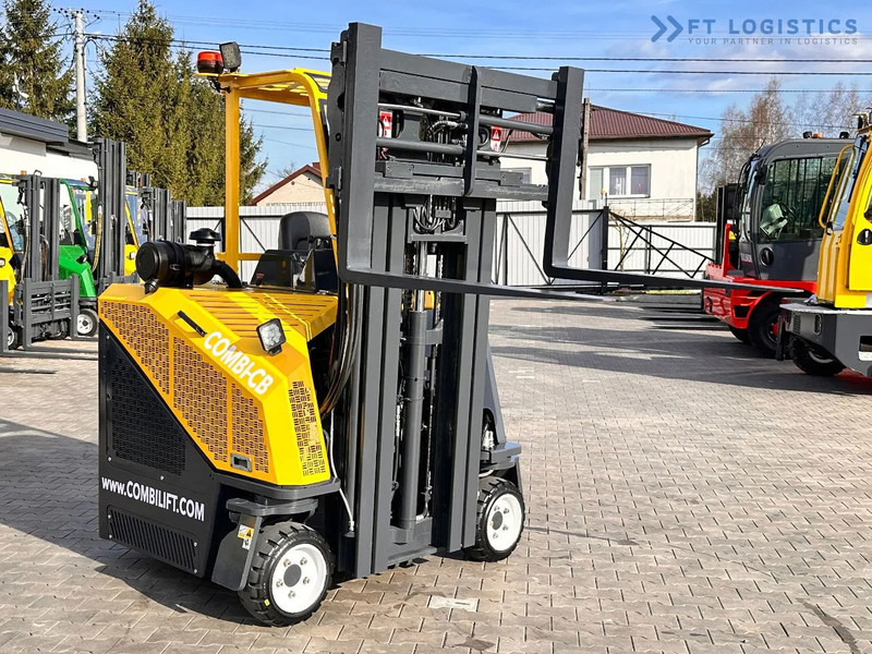 Combilift C3000CB / LPG / TRIPLEX / 4900MM / FREE LIFT / POSITIONER / LIKE NEW C3000CB / LPG / TRIPLEX / 4900MM / FREE LIFT / POSITIONER / - 4-κίνητα ανυψωτικό στενών δρόμων: φωτογραφία 1 Combilift C3000CB / LPG / TRIPLEX / 4900MM / FREE LIFT / POSITIONER / LIKE NEW C3000CB / LPG / TRIPLEX / 4900MM / FREE LIFT / POSITIONER / - 4-κίνητα ανυψωτικό στενών δρόμων: φωτογραφία 1