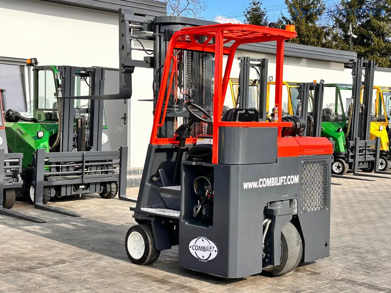 Combilift C3000CB / LPG / TRIPLEX / 5500MM / FREE LIFT / FORK SHIFT / POSITIONER C3000CB / LPG / TRIPLEX / 5500MM / FREE LIFT / FORK SHIFT - 4-κίνητα ανυψωτικό στενών δρόμων: φωτογραφία 3 Combilift C3000CB / LPG / TRIPLEX / 5500MM / FREE LIFT / FORK SHIFT / POSITIONER C3000CB / LPG / TRIPLEX / 5500MM / FREE LIFT / FORK SHIFT - 4-κίνητα ανυψωτικό στενών δρόμων: φωτογραφία 3