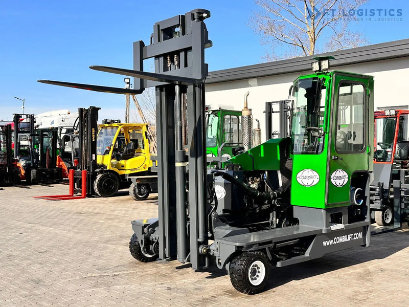 Combilift C4000 / LPG / DUPLEX / 4500MM / FREE LIFT / LIKE NEW C4000 / LPG / DUPLEX / 4500MM / FREE LIFT / LIKE NEW - 4-κίνητα ανυψωτικό στενών δρόμων: φωτογραφία 1 Combilift C4000 / LPG / DUPLEX / 4500MM / FREE LIFT / LIKE NEW C4000 / LPG / DUPLEX / 4500MM / FREE LIFT / LIKE NEW - 4-κίνητα ανυψωτικό στενών δρόμων: φωτογραφία 1