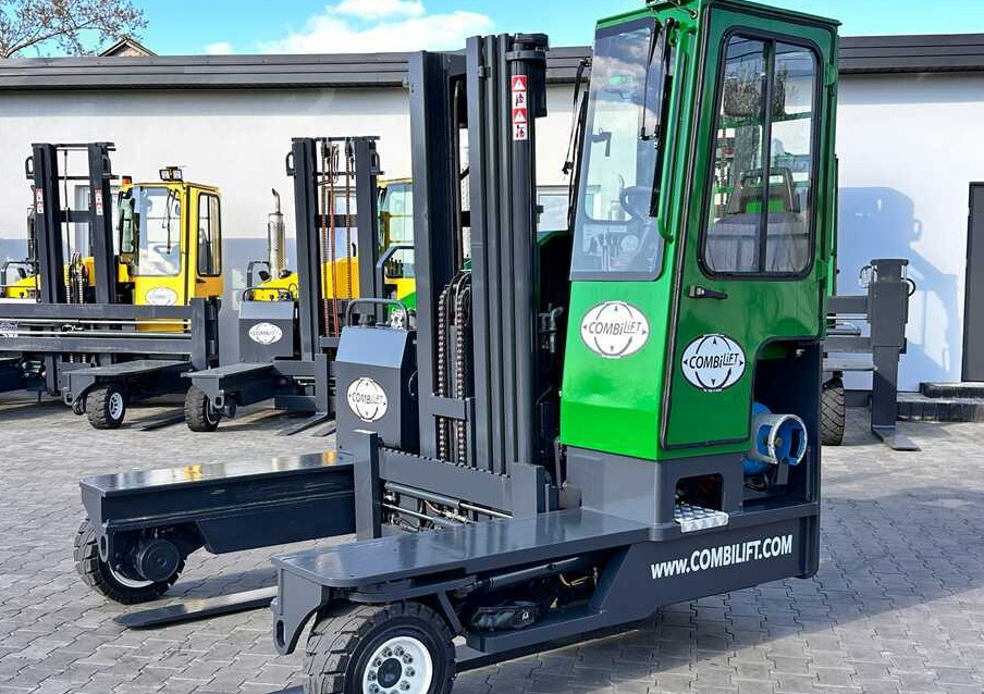 Combilift C4000 / TRIPLEX / 4900MM / GAS / FREE LIFT / FORK SIDE SHIFT / LIKE NEW - 4-κίνητα ανυψωτικό στενών δρόμων: φωτογραφία 1 Combilift C4000 / TRIPLEX / 4900MM / GAS / FREE LIFT / FORK SIDE SHIFT / LIKE NEW - 4-κίνητα ανυψωτικό στενών δρόμων: φωτογραφία 1