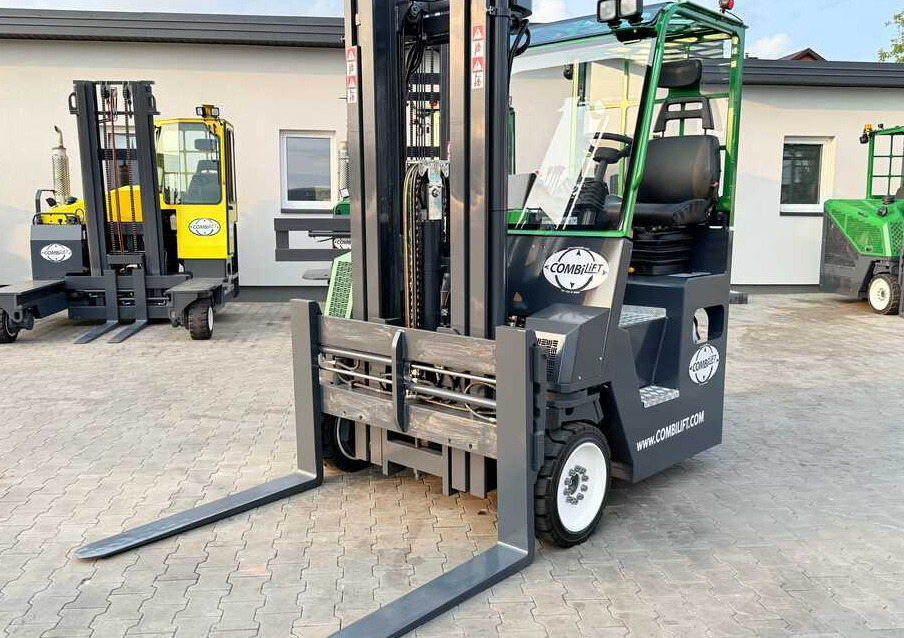 Combilift C4000CB / TRIPLEX - 5200MM / LPG / FREE LIFT / FORK POSITIONER / FORK SIDESHIFT / HEIGHT 2450MM / LIKE NEW - 4-κίνητα ανυψωτικό στενών δρόμων: φωτογραφία 1 Combilift C4000CB / TRIPLEX - 5200MM / LPG / FREE LIFT / FORK POSITIONER / FORK SIDESHIFT / HEIGHT 2450MM / LIKE NEW - 4-κίνητα ανυψωτικό στενών δρόμων: φωτογραφία 1