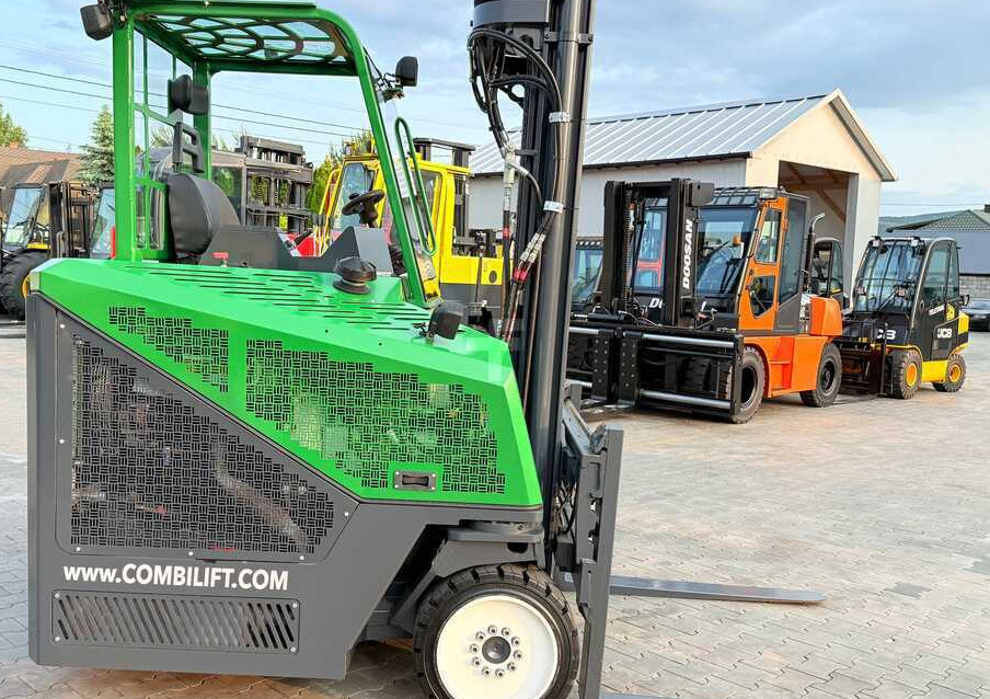 Combilift C4000CB / TRIPLEX - 5200MM / LPG / FREE LIFT / FORK POSITIONER / FORK SIDESHIFT / HEIGHT 2450MM / LIKE NEW - 4-κίνητα ανυψωτικό στενών δρόμων: φωτογραφία 5 Combilift C4000CB / TRIPLEX - 5200MM / LPG / FREE LIFT / FORK POSITIONER / FORK SIDESHIFT / HEIGHT 2450MM / LIKE NEW - 4-κίνητα ανυψωτικό στενών δρόμων: φωτογραφία 5