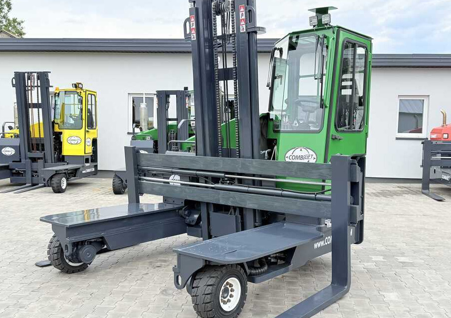 Combilift C4500 / DIESEL / DUPLEX 4000MM / WIDE FORK POSITIONER / HEATING / FULL CABIN / EXCELLENT CONDITION / A wide range of four-way and side loaders tailored to diverse needs and applications. - 4-κίνητα ανυψωτικό στενών δρόμων: φωτογραφία 1 Combilift C4500 / DIESEL / DUPLEX 4000MM / WIDE FORK POSITIONER / HEATING / FULL CABIN / EXCELLENT CONDITION / A wide range of four-way and side loaders tailored to diverse needs and applications. - 4-κίνητα ανυψωτικό στενών δρόμων: φωτογραφία 1
