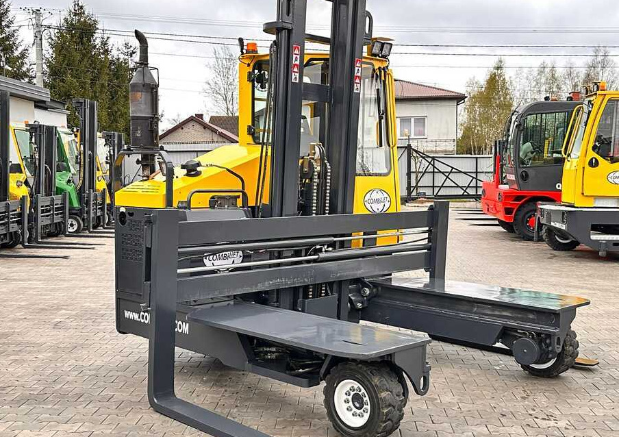 Combilift C4500 / DUPLEX / 4050MM / DIESEL / WIDE POSITIONER / FREE LIFT / SIDESHIFT / LIKE NEW - 4-κίνητα ανυψωτικό στενών δρόμων: φωτογραφία 5 Combilift C4500 / DUPLEX / 4050MM / DIESEL / WIDE POSITIONER / FREE LIFT / SIDESHIFT / LIKE NEW - 4-κίνητα ανυψωτικό στενών δρόμων: φωτογραφία 5