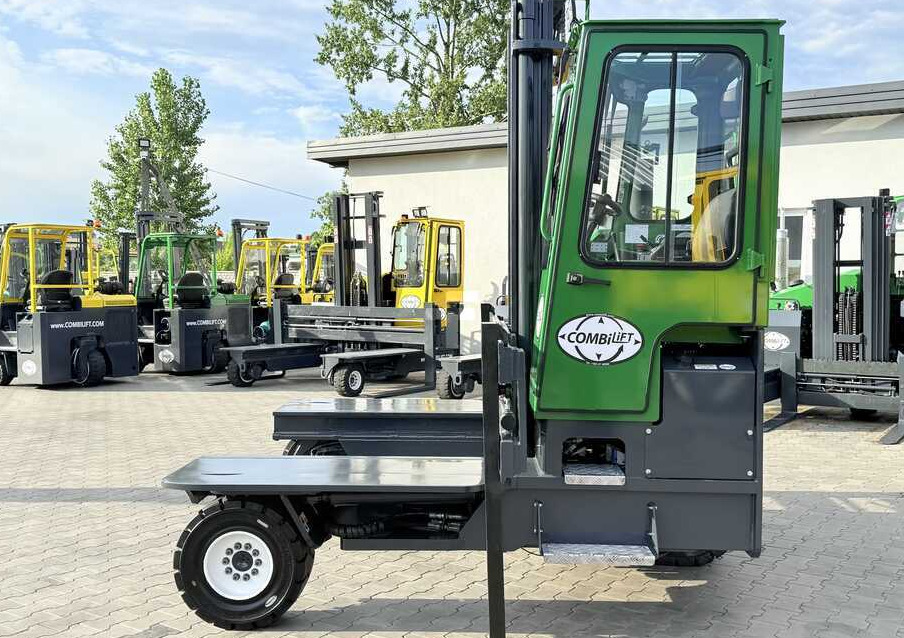 Combilift C5000XL / DIESEL / DUPLEX - 4000MM / WIDE FORK POSITIONER 3350MM / FULL HEATED CABIN / ONLY 6453 HOURS / CONDITION - LIKE NEW! - 4-κίνητα ανυψωτικό στενών δρόμων: φωτογραφία 2 Combilift C5000XL / DIESEL / DUPLEX - 4000MM / WIDE FORK POSITIONER 3350MM / FULL HEATED CABIN / ONLY 6453 HOURS / CONDITION - LIKE NEW! - 4-κίνητα ανυψωτικό στενών δρόμων: φωτογραφία 2