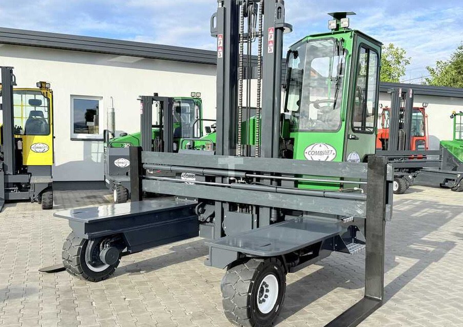 Combilift C5000XL / DIESEL / DUPLEX - 4000MM / WIDE FORK POSITIONER 3350MM / FULL HEATED CABIN / ONLY 6453 HOURS / CONDITION - LIKE NEW! - 4-κίνητα ανυψωτικό στενών δρόμων: φωτογραφία 4 Combilift C5000XL / DIESEL / DUPLEX - 4000MM / WIDE FORK POSITIONER 3350MM / FULL HEATED CABIN / ONLY 6453 HOURS / CONDITION - LIKE NEW! - 4-κίνητα ανυψωτικό στενών δρόμων: φωτογραφία 4