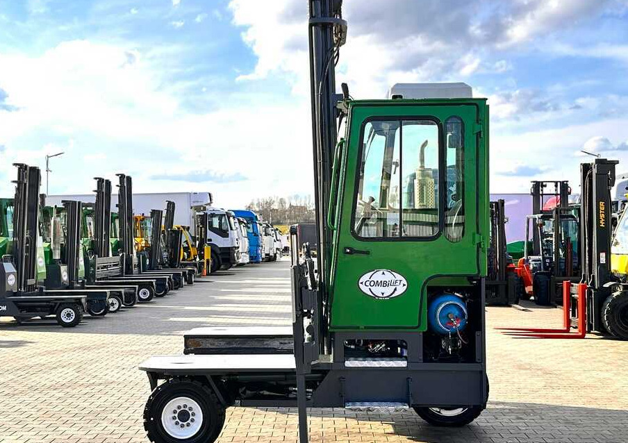 Combilift C5000XL / LPG / AIR CONDITIONING / WIDE POSITIONER / DUPLEX MAST / ADJUSTABLE FORKS / NEW TIRES / EXCELLENT CONDITION! - 4-κίνητα ανυψωτικό στενών δρόμων: φωτογραφία 4 Combilift C5000XL / LPG / AIR CONDITIONING / WIDE POSITIONER / DUPLEX MAST / ADJUSTABLE FORKS / NEW TIRES / EXCELLENT CONDITION! - 4-κίνητα ανυψωτικό στενών δρόμων: φωτογραφία 4