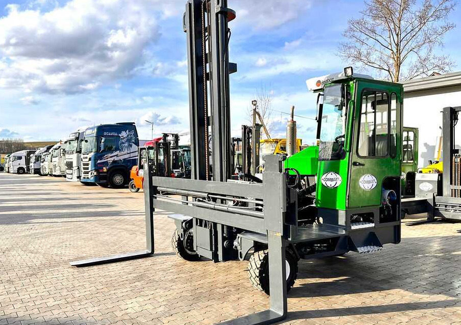 Combilift C5000XL / LPG / AIR CONDITIONING / WIDE POSITIONER / DUPLEX MAST / ADJUSTABLE FORKS / NEW TIRES / EXCELLENT CONDITION! - 4-κίνητα ανυψωτικό στενών δρόμων: φωτογραφία 1 Combilift C5000XL / LPG / AIR CONDITIONING / WIDE POSITIONER / DUPLEX MAST / ADJUSTABLE FORKS / NEW TIRES / EXCELLENT CONDITION! - 4-κίνητα ανυψωτικό στενών δρόμων: φωτογραφία 1