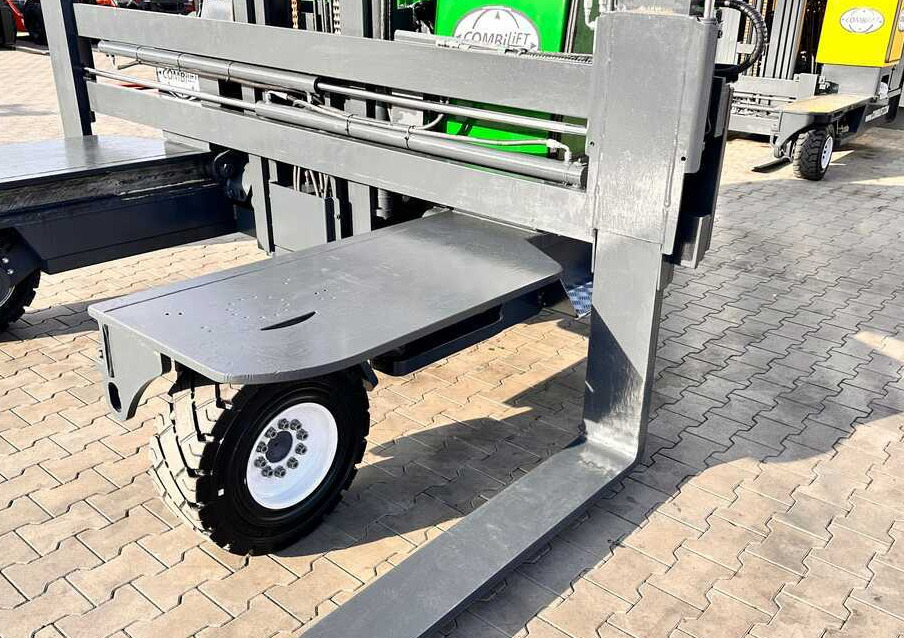 Combilift C5000XL / LPG / AIR CONDITIONING / WIDE POSITIONER / DUPLEX MAST / ADJUSTABLE FORKS / NEW TIRES / EXCELLENT CONDITION! - 4-κίνητα ανυψωτικό στενών δρόμων: φωτογραφία 5 Combilift C5000XL / LPG / AIR CONDITIONING / WIDE POSITIONER / DUPLEX MAST / ADJUSTABLE FORKS / NEW TIRES / EXCELLENT CONDITION! - 4-κίνητα ανυψωτικό στενών δρόμων: φωτογραφία 5