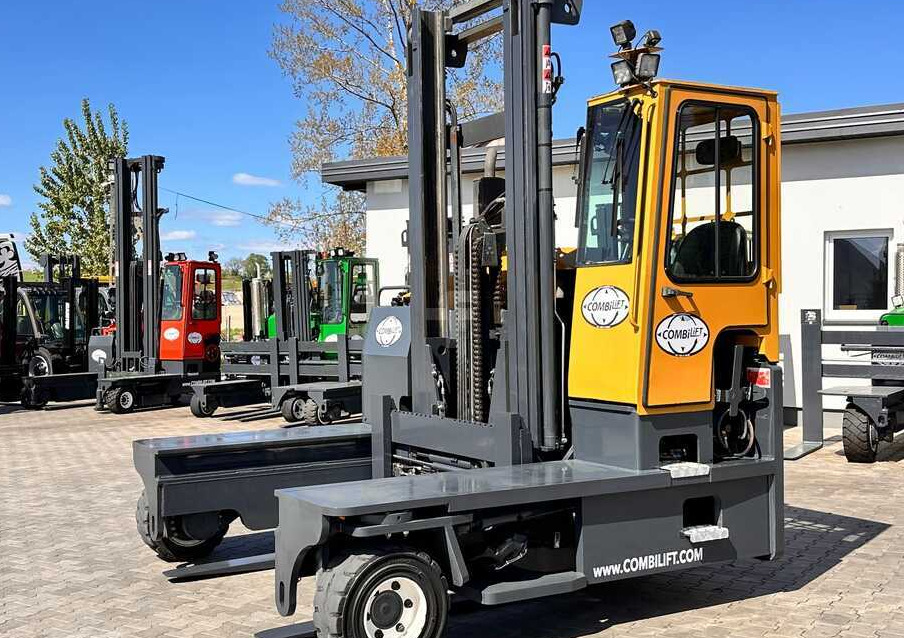 Combilift C9000 / GAS / DUPLEX / 4700MM / FREE LIFT / POSITIONER / FORK SIDE SHIFT / EXCELLENT CONDITION - 4-κίνητα ανυψωτικό στενών δρόμων: φωτογραφία 4 Combilift C9000 / GAS / DUPLEX / 4700MM / FREE LIFT / POSITIONER / FORK SIDE SHIFT / EXCELLENT CONDITION - 4-κίνητα ανυψωτικό στενών δρόμων: φωτογραφία 4