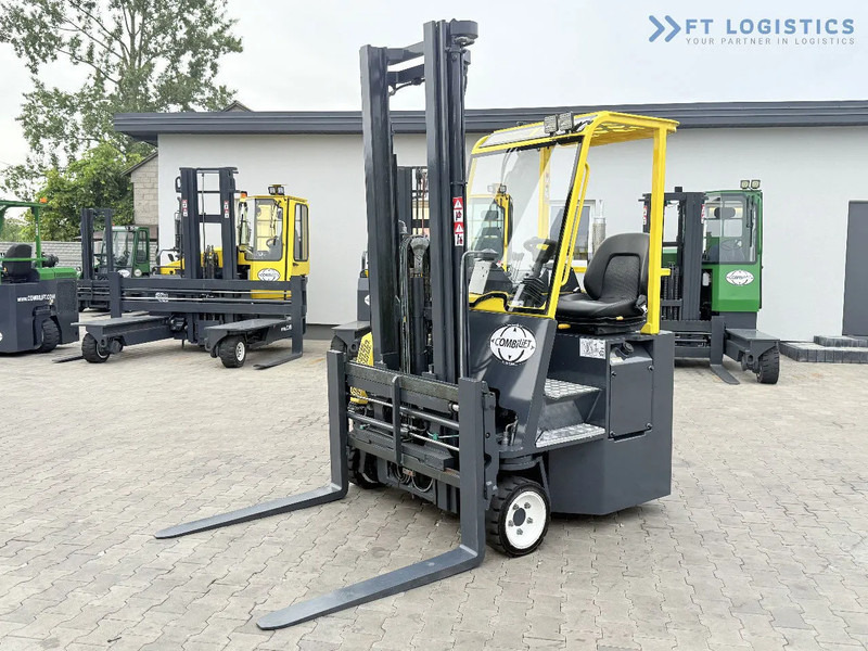 Combilift CB2500 / DUPLEX / 4100MM / DIESEL / FREE LIFT / FORK POSITIONER / SIDE SHIFT / LIKE NEW / Wide range of four-way and side loader - 4-κίνητα ανυψωτικό στενών δρόμων: φωτογραφία 3 Combilift CB2500 / DUPLEX / 4100MM / DIESEL / FREE LIFT / FORK POSITIONER / SIDE SHIFT / LIKE NEW / Wide range of four-way and side loader - 4-κίνητα ανυψωτικό στενών δρόμων: φωτογραφία 3