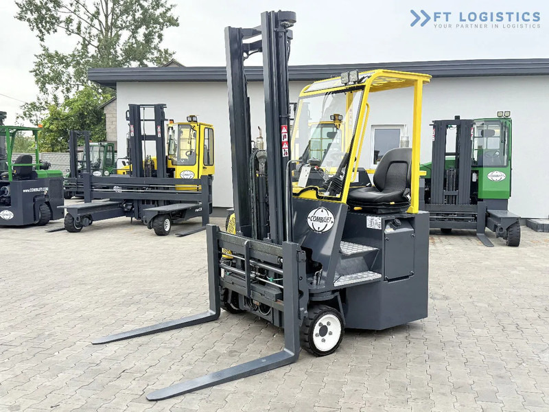 Combilift CB2500 / DUPLEX / 4100MM / DIESEL / FREE LIFT / FORK POSITIONER / SIDE SHIFT / LIKE NEW / Wide range of four-way and side loader - 4-κίνητα ανυψωτικό στενών δρόμων: φωτογραφία 1 Combilift CB2500 / DUPLEX / 4100MM / DIESEL / FREE LIFT / FORK POSITIONER / SIDE SHIFT / LIKE NEW / Wide range of four-way and side loader - 4-κίνητα ανυψωτικό στενών δρόμων: φωτογραφία 1
