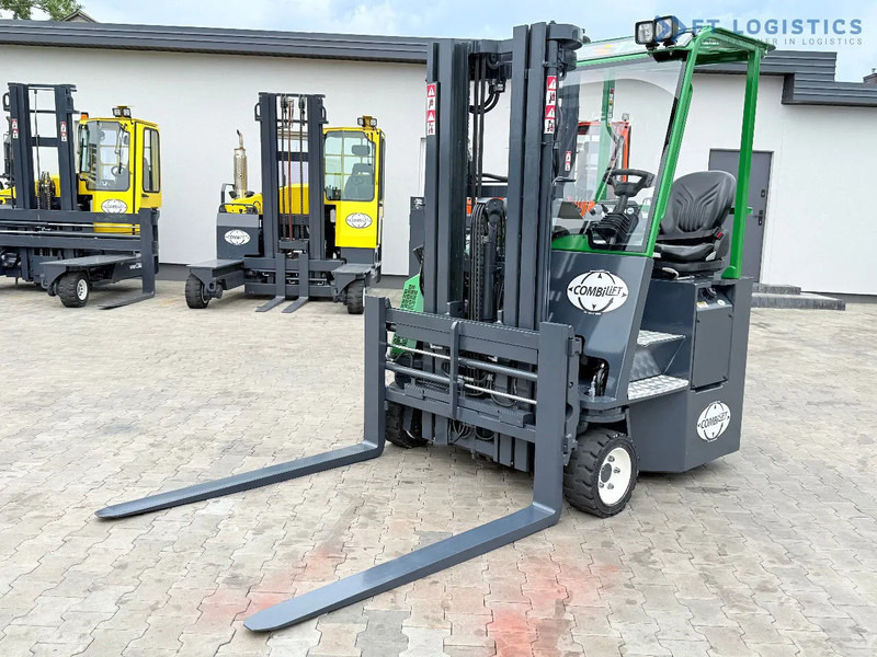 Combilift CB3000 / DIESEL / TRIPLEX 4900MM / FULL FREE LIFT / SIDE SHIFT / FORK POSITIONER / 1500MM FORKS / LIKE NEW CB3000 / DIESEL / TRI - 4-κίνητα ανυψωτικό στενών δρόμων: φωτογραφία 3 Combilift CB3000 / DIESEL / TRIPLEX 4900MM / FULL FREE LIFT / SIDE SHIFT / FORK POSITIONER / 1500MM FORKS / LIKE NEW CB3000 / DIESEL / TRI - 4-κίνητα ανυψωτικό στενών δρόμων: φωτογραφία 3